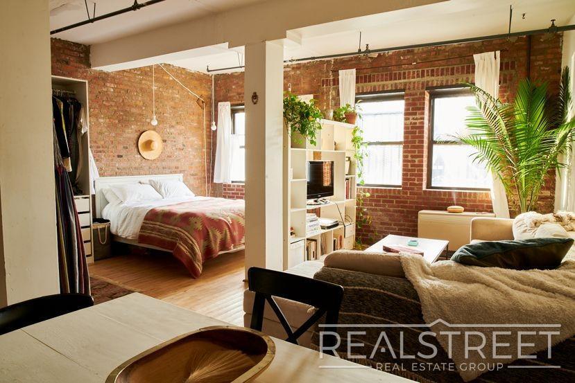 Building Photo - Spacious LOFT in Williamsburg!
