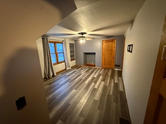 Building Photo - 1720 S 59th St