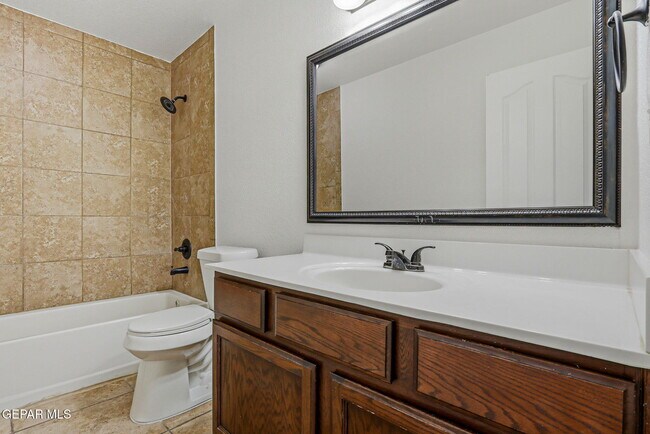 Building Photo - 14350 S Cave Ave