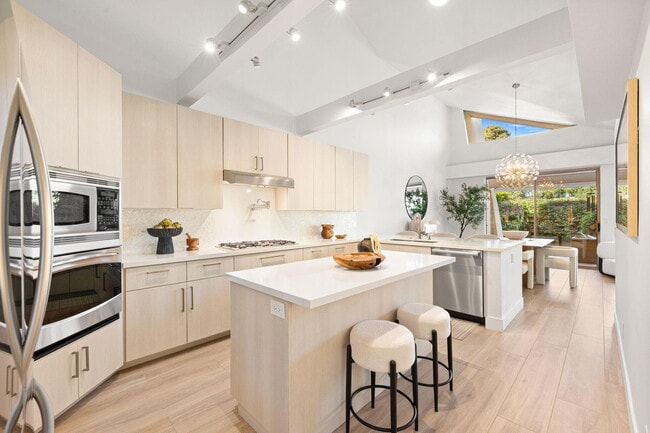 Building Photo - 47 N Kavenish Dr