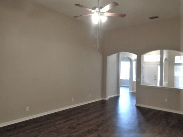 Building Photo - 10546 San Travaso Dr