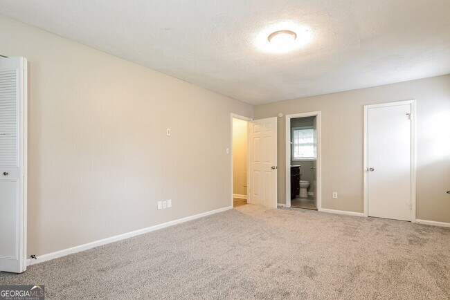 Building Photo - 1563 Cardinal Rd