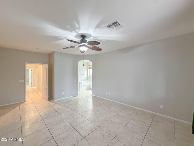 Building Photo - 203 W Cedar Dr