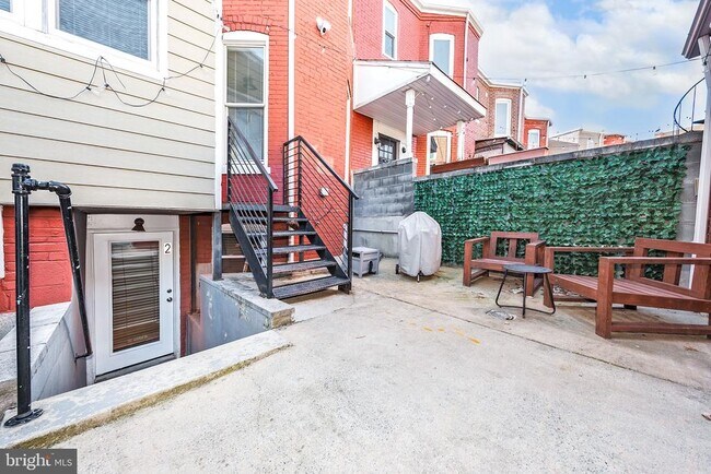 Building Photo - 117 R St NW