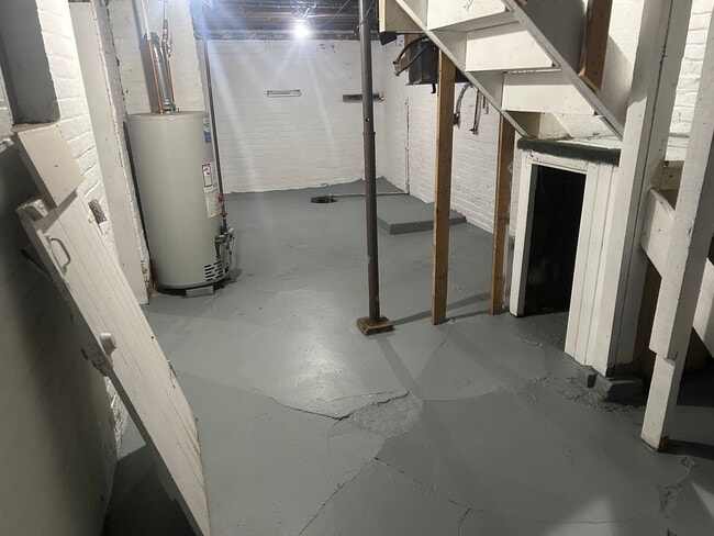 Building Photo - 3 Bedroom House