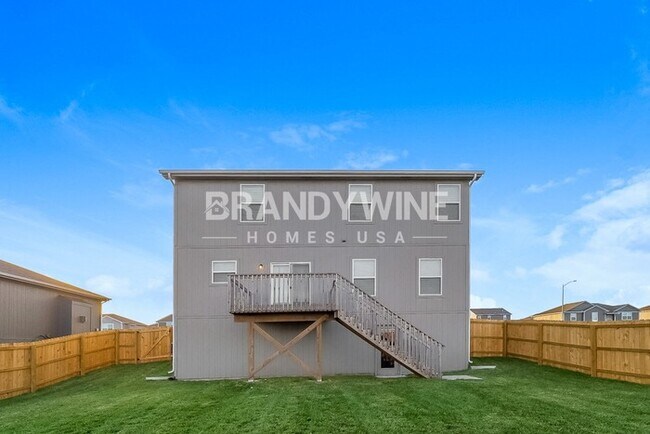 Building Photo - Apply Now! 4BED 3BATH