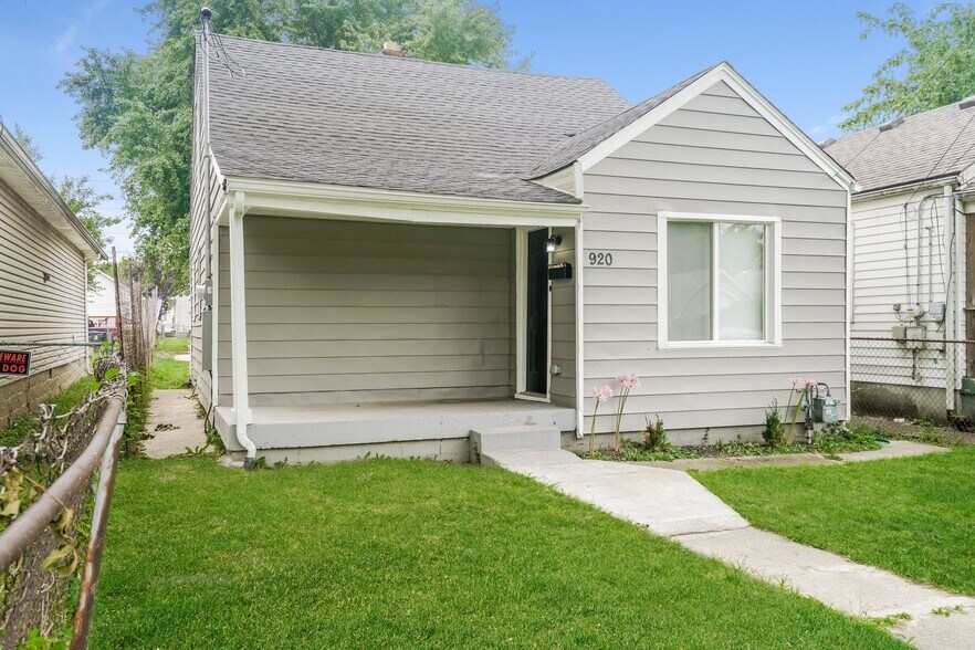 Building Photo - 920 Brentwood Ave