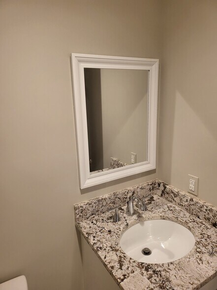 Building Photo - 36 W Hanover Ave