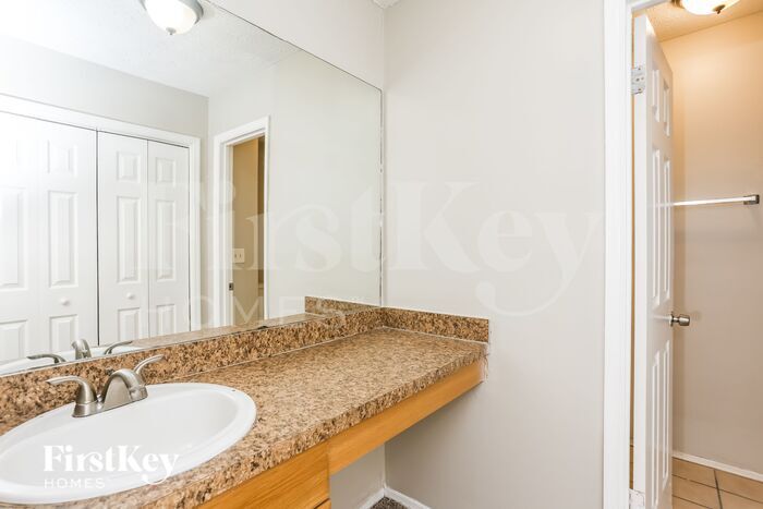 Building Photo - 6925 Smoke Ridge Dr