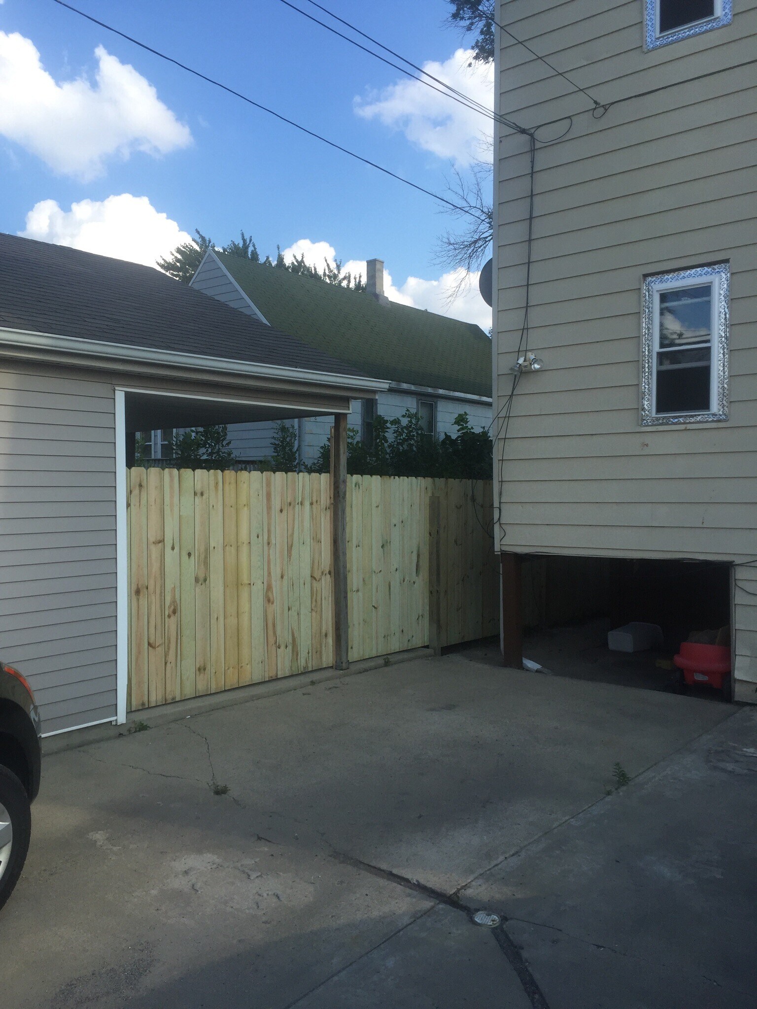 backlot parking - 3556 W Medill Ave