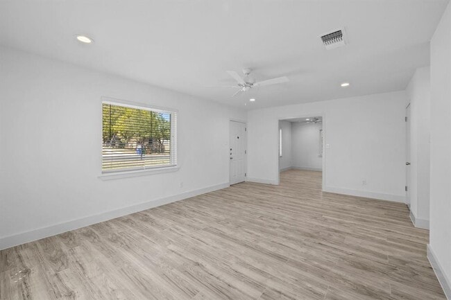 Building Photo - 5807 Mojave Dr