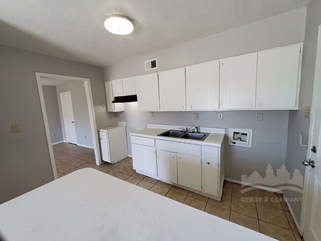 Building Photo - 3992 Ashview Cove
