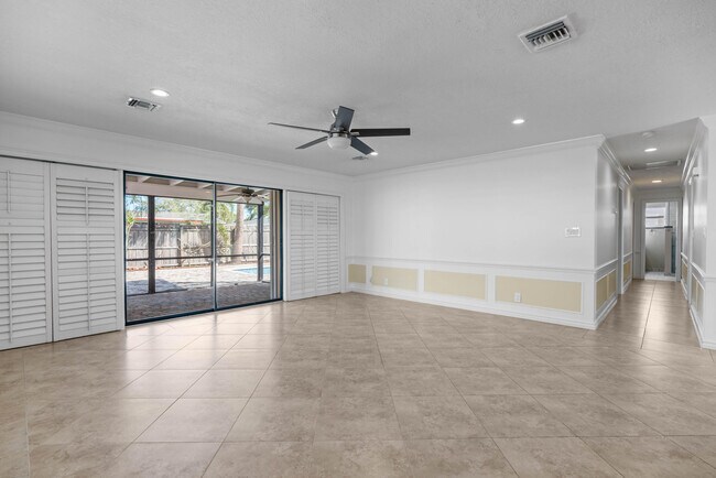 Building Photo - 3697 Holly Dr