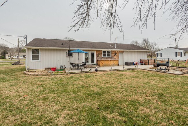 Building Photo - Knoxville 37918 - 2 Bedroom, 1 Bath, Ranch in Fountain City - Call or text Ryan Fogarty (865) 333...