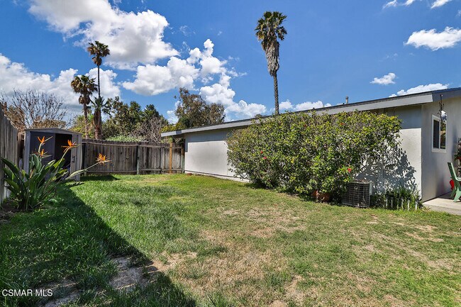 Building Photo - 557 W Gainsborough Rd
