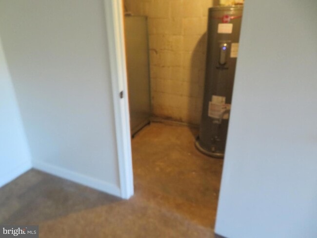 Building Photo - 26 Lakeside Dr