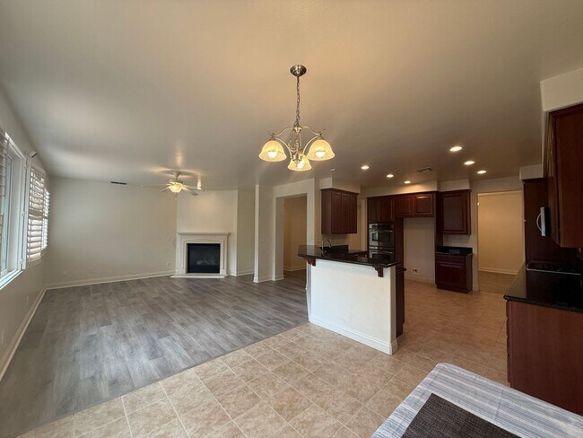 Building Photo - Huge Home in Anatolia Village!