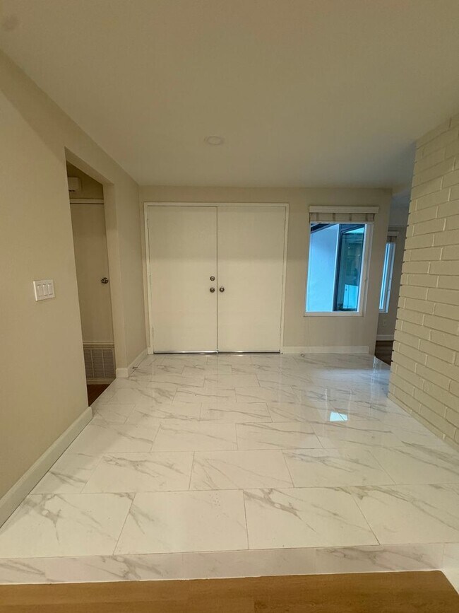 Building Photo - Renovated Home with Modern Comfort and Spa...