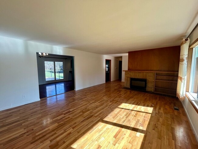 Building Photo - 1XMC3222