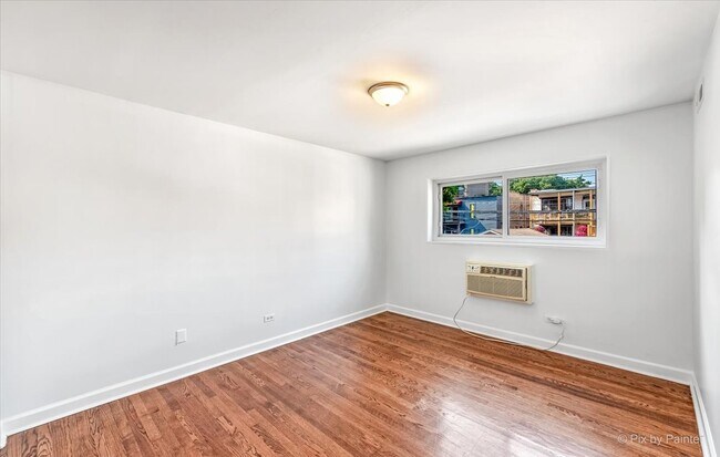 Building Photo - 1610 W Jarvis Ave