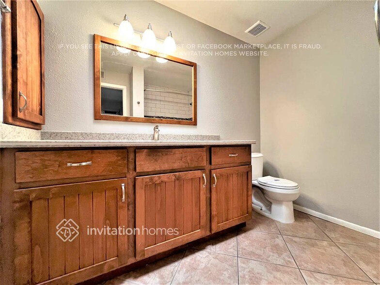 Building Photo - 4923 W Rosewood Dr