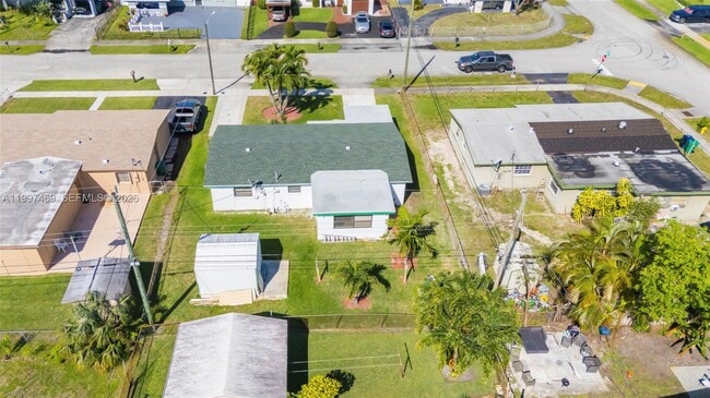 Building Photo - 1820 NW 35th Terrace