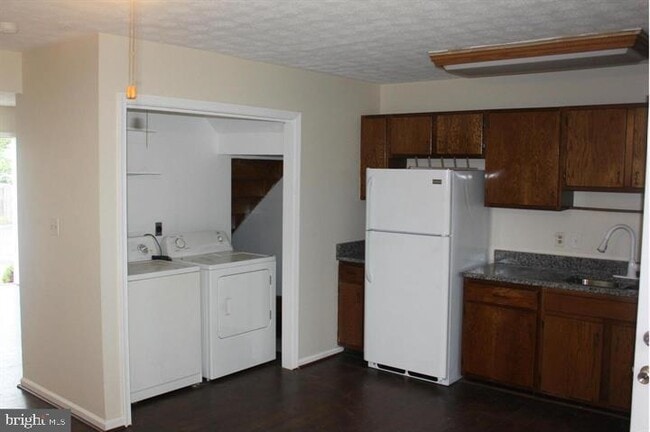 Building Photo - 414 Cornwallis Ct