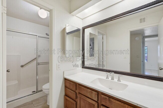 Building Photo - 839 S Westwood