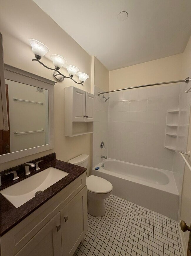 Building Photo - 4108 N Southport Ave