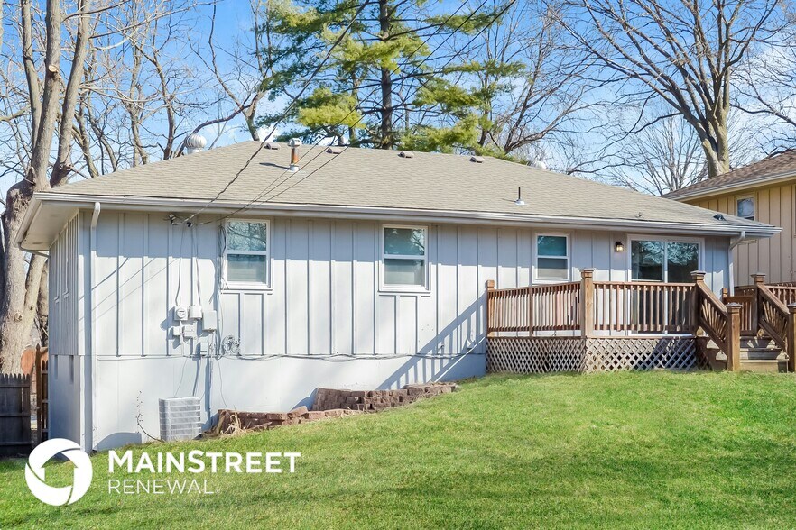 Building Photo - 4701 NE 48th St