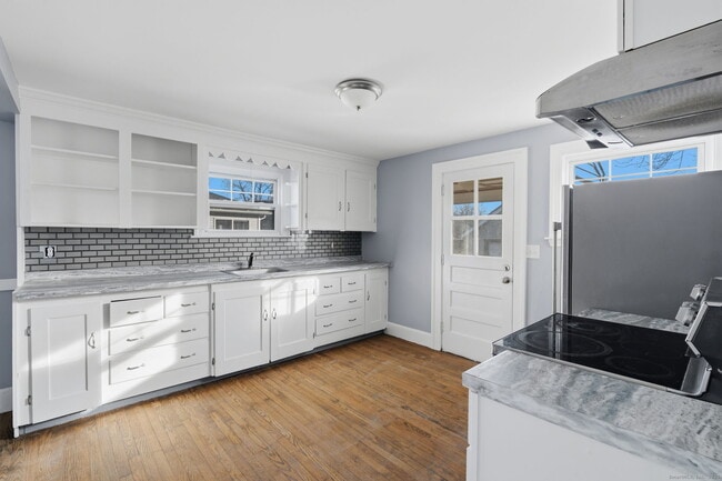 Building Photo - 37 1/2 South St