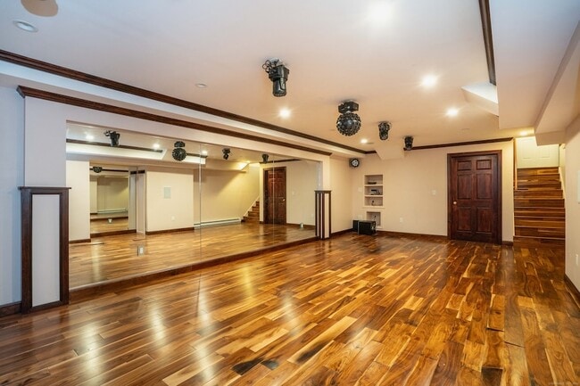 Building Photo - 3 Eton Pl