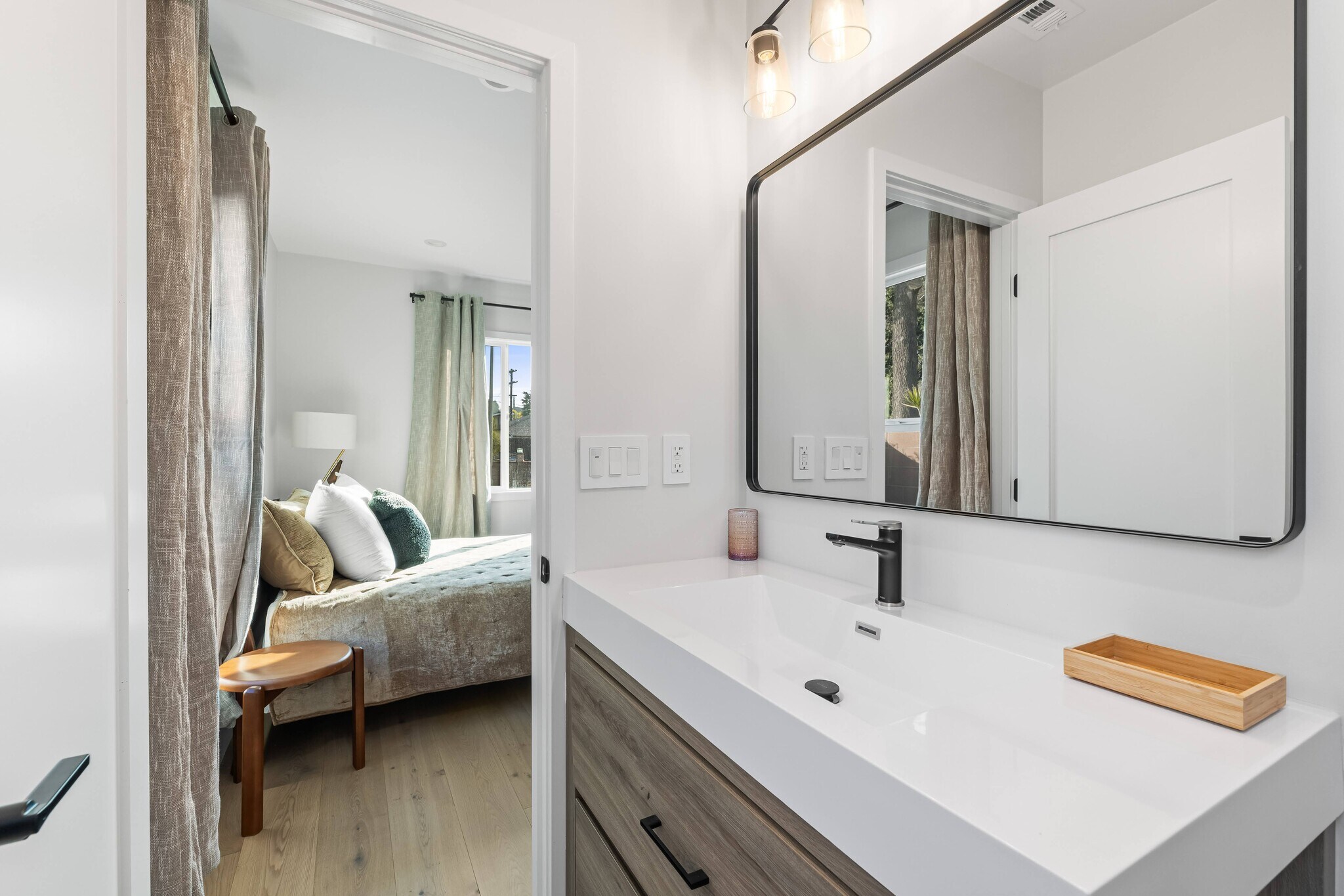 Completely newly renovated Master bedroom en-suite bathroom with luxury shower and natural light. - 1823 N Ditman Ave