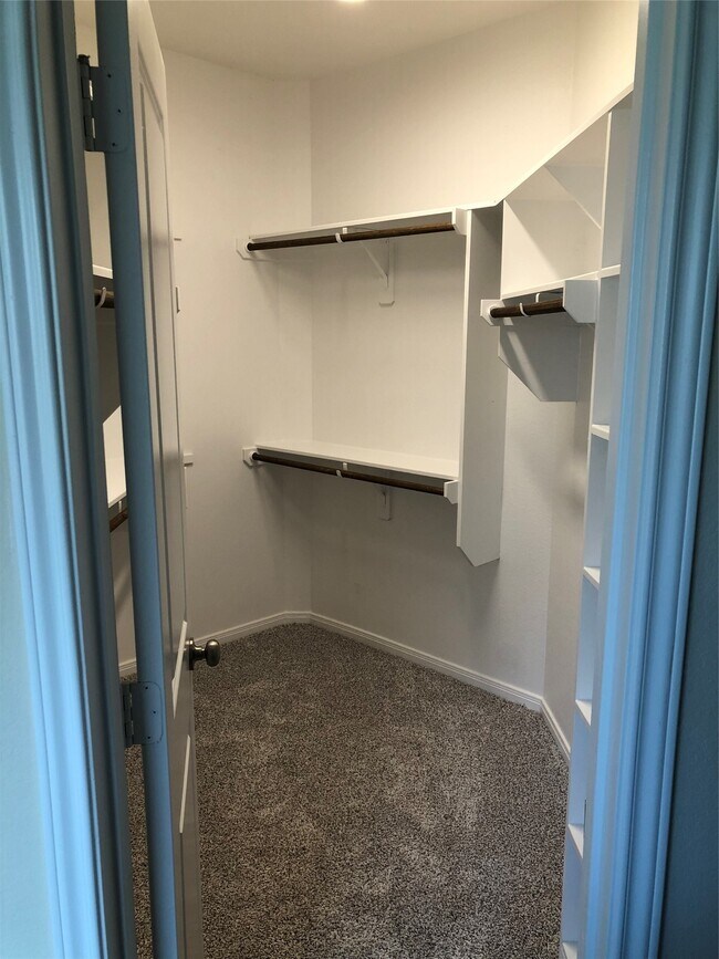 Building Photo - 1006 Old Vine Rd