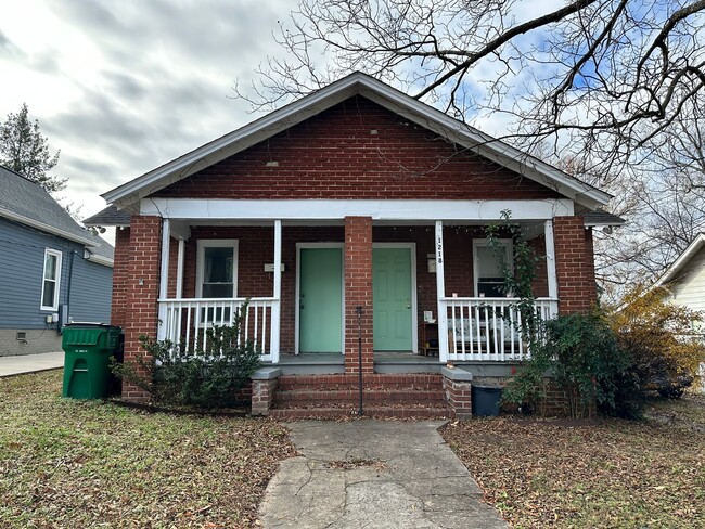 Primary Photo - Adorable 1 Bedroom Duplex With Bonus Room!