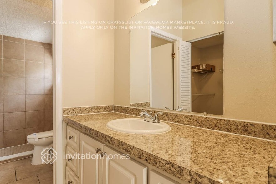 Building Photo - 3700 Montclair Dr