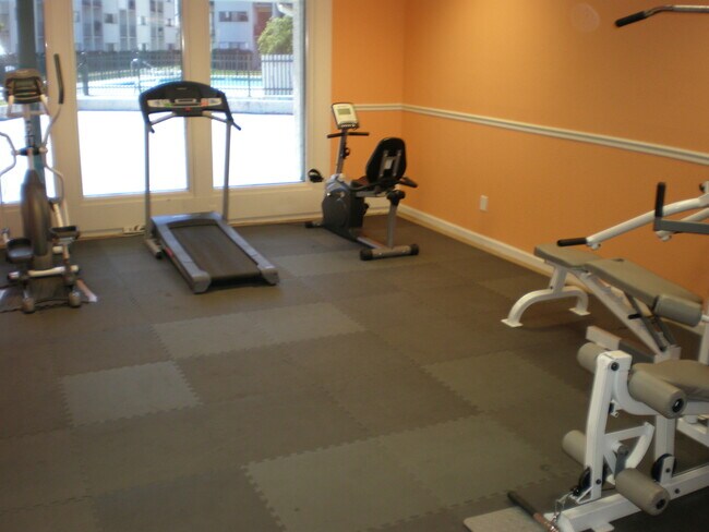 Building Photo - 460 Racine Dr