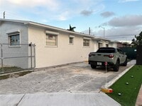Building Photo - 994 SE 2nd Pl