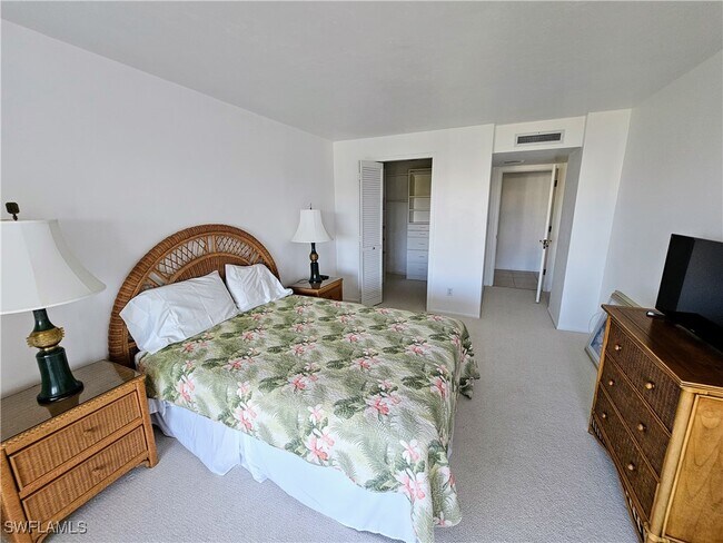 Building Photo - 5260 S Landings Dr