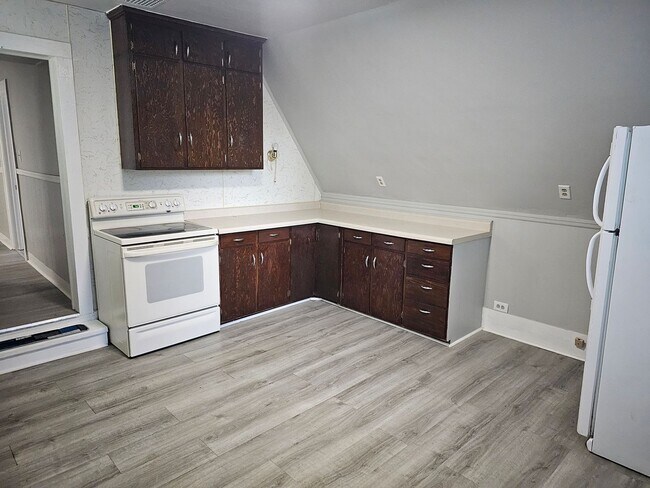 Building Photo - 641 10th St N