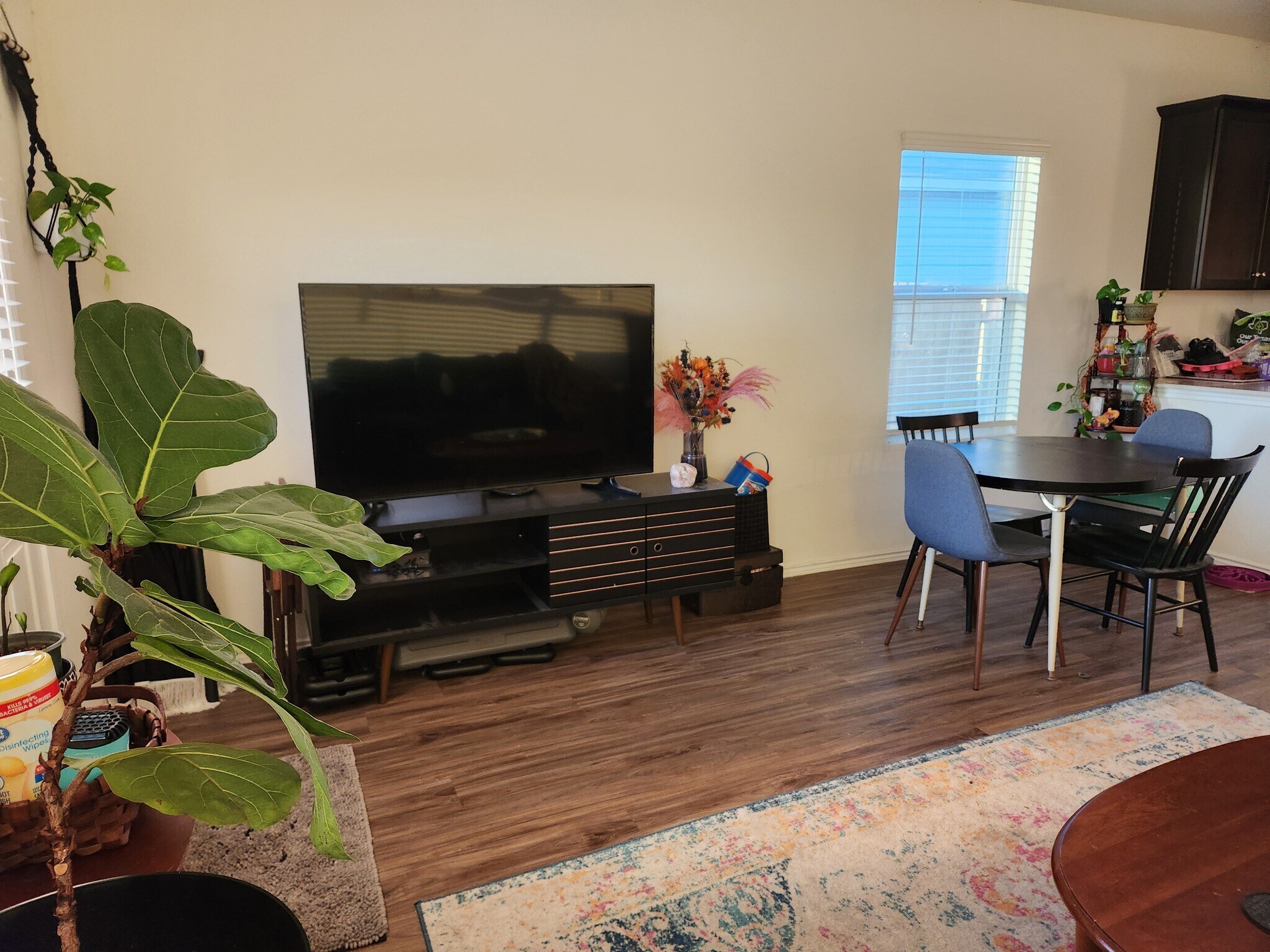 Spacious, open living and dining room area. - 13306 Mussel Run