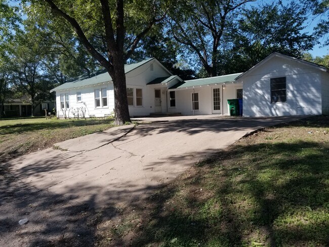 Building Photo - 602 Vernon St