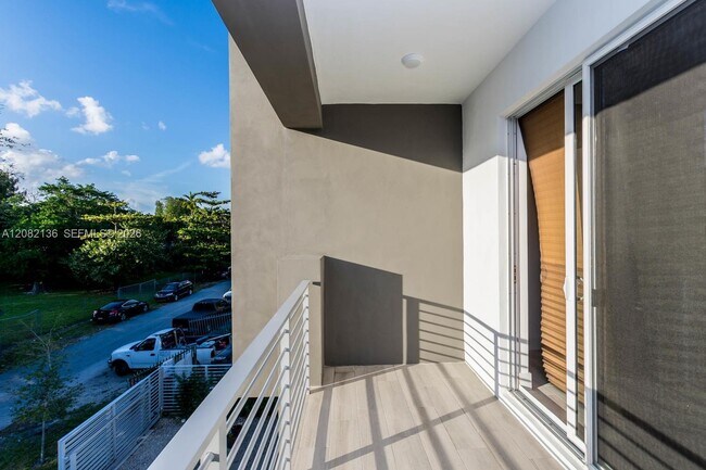 Building Photo - 2875 SW 33rd Ct