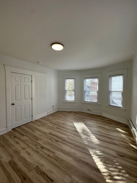 Building Photo - 12 Margerie St