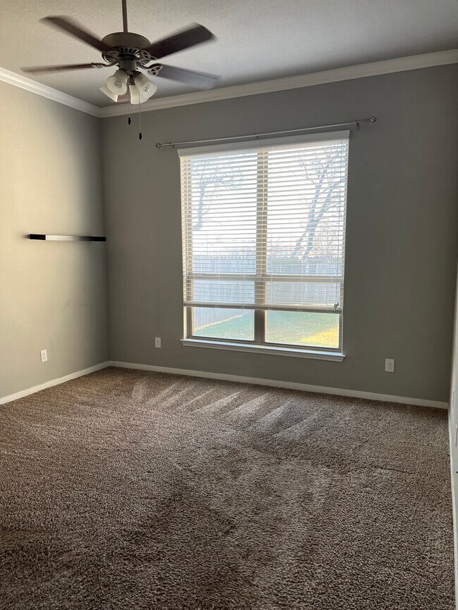 Building Photo - 8119 Redbrush