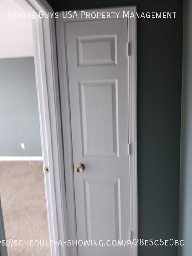 Building Photo - 208 NE Cedar Ct