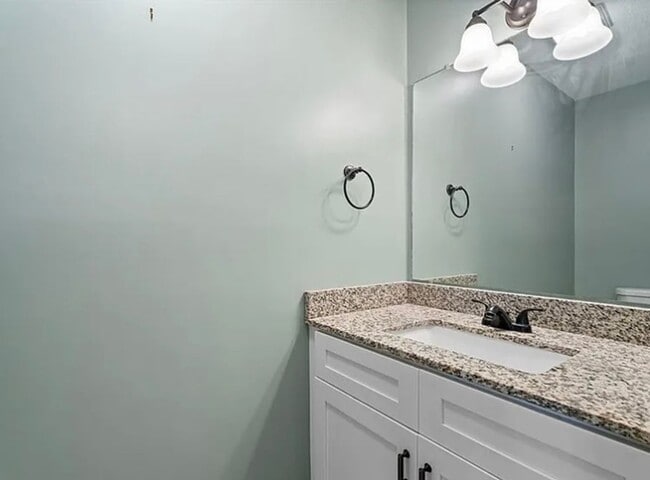 Building Photo - Renovated luxury townhome Greens Crossing,...
