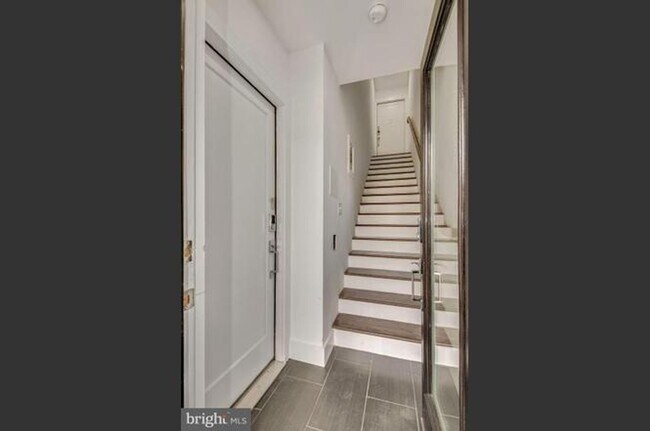 Building Photo - Columbia Heights 2BR 2BA w/Parking & Private Patio Garden