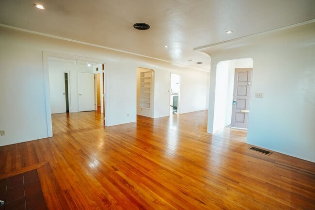 Building Photo - 1911 H St