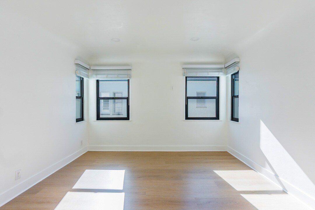 Building Photo - 128 S Harper Ave